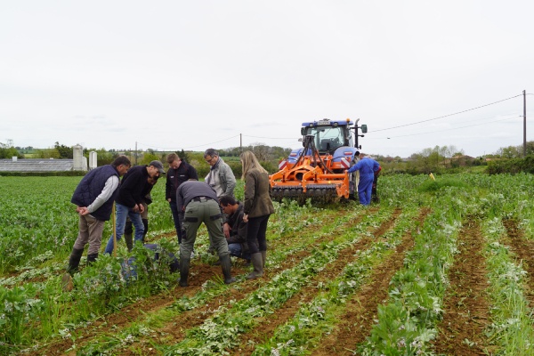 Démontsration d'utilisation de matériel ORBIS sur champs bio